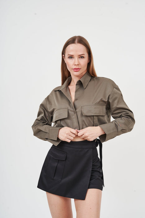 Chic oversized cargo jacket for fashionable women