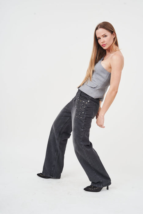 Stylish Gray Lace-Up Women's Cargo Pants by H Apparel
Featuring a female model wearing gray denim cargo pants with lace-up detailing, paired with a gray tank top.