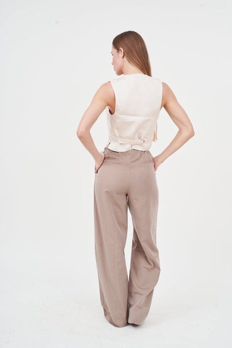 Elegant & Versatile Satin Top with Wide-Leg Trousers Set
The image shows a woman wearing a sleeveless satin top paired with wide-leg trousers in a neutral beige color, showcasing the stylish and versatile fashion set from the H Apparel brand.